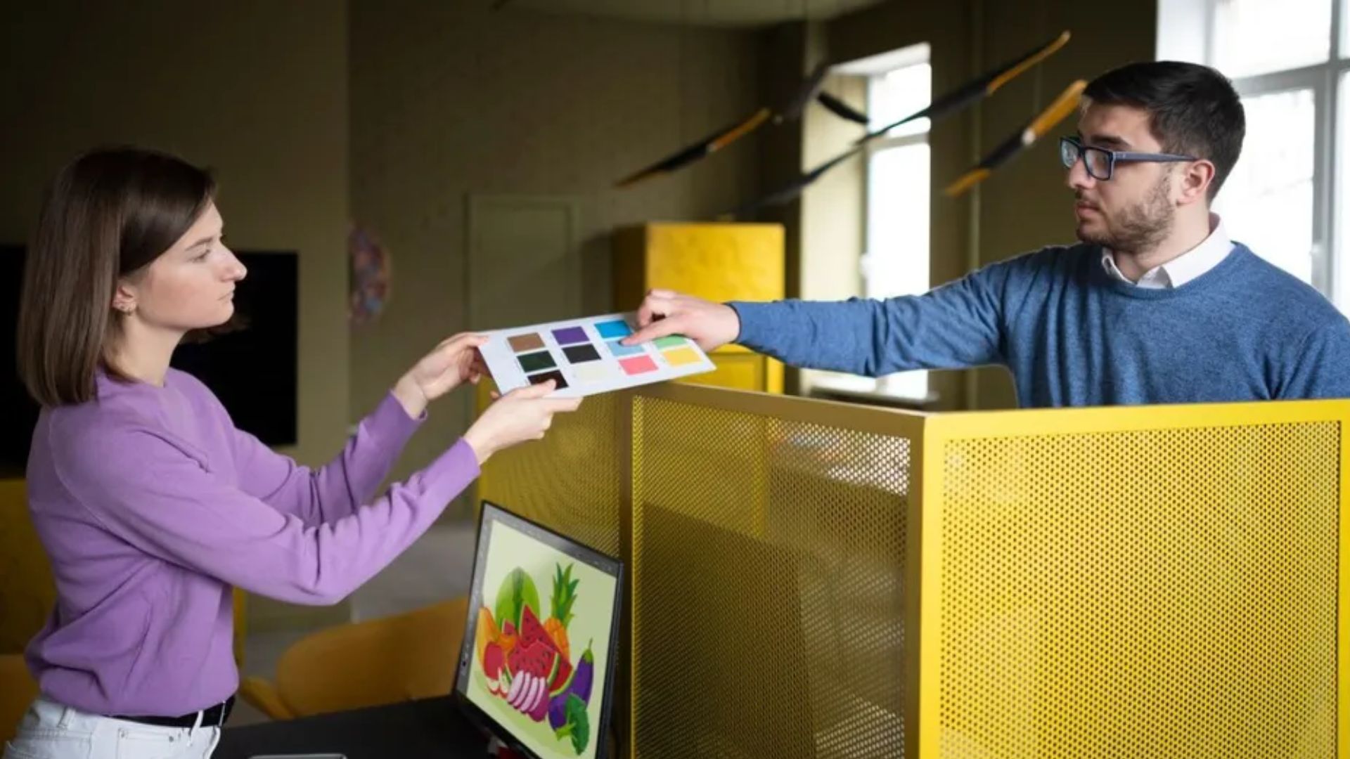 Variación del dólar impacta a industria de la publicidad, señalan cámaras empresariales